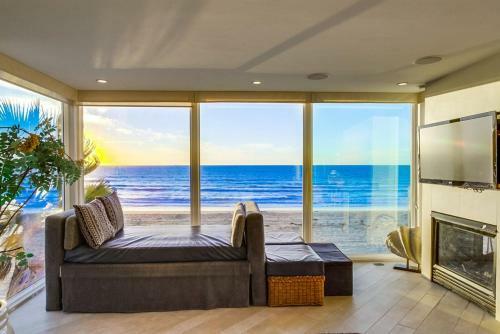 Full Floor Ocean Front Penthouse, Wrap Around Deck, AC