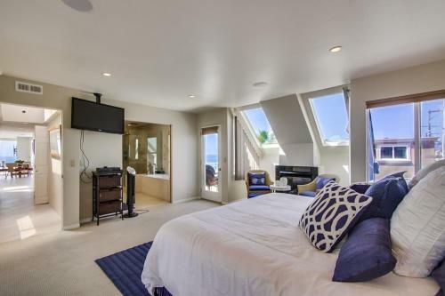 Full Floor Ocean Front Penthouse, Wrap Around Deck, AC