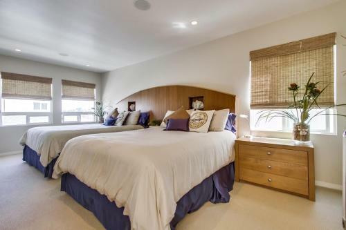 Full Floor Ocean Front Penthouse, Wrap Around Deck, AC