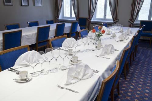 Hotelli-ravintola M�nt�n Klubi