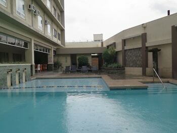 Hotel Circle Inn - Iloilo City Center