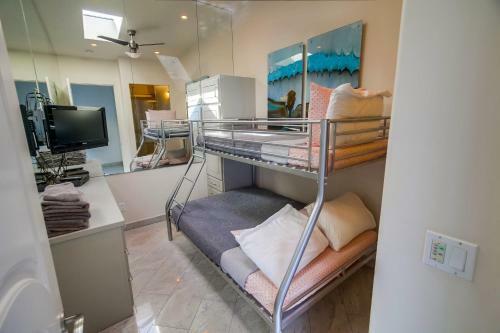 2 Ocean Front Corner Townhomes, Ac, 2 Levels Of Waterfront