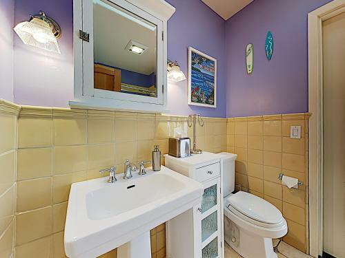 New Listing! ?surfer's Paradise? W/ Backyard Oasis Mature Home