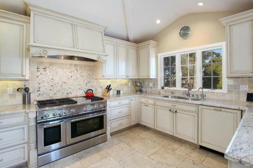 New Listing! Modern Beach House With Hot Tub Home