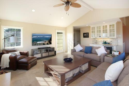 New Listing! Modern Beach House With Hot Tub Home