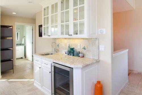 New Listing! Modern Beach House With Hot Tub Home