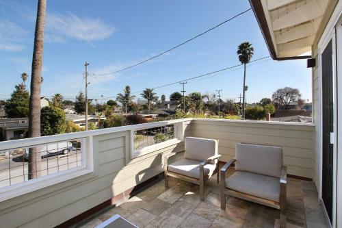 New Listing! Modern Beach House With Hot Tub Home