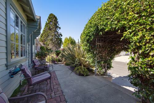 Beach Hill Bungalow