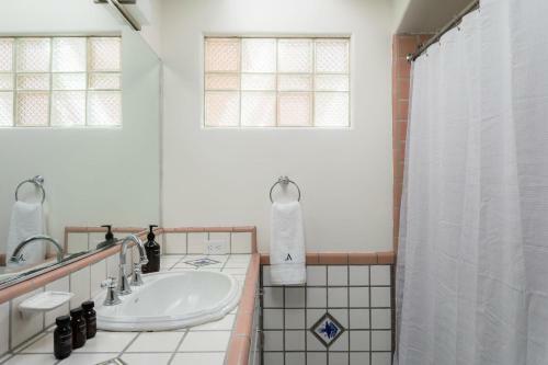 Mockingjay - Peaceful Ranch Home W Sauna, Spa & Pool