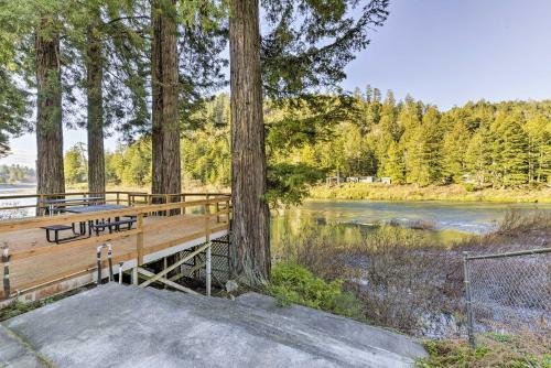 Crescent City Home With Deck - 15 Mins To Beach