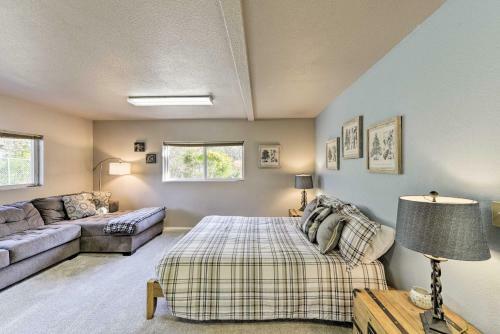 Crescent City Home With Deck - 15 Mins To Beach