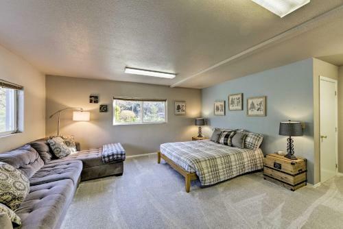Crescent City Home With Deck - 15 Mins To Beach