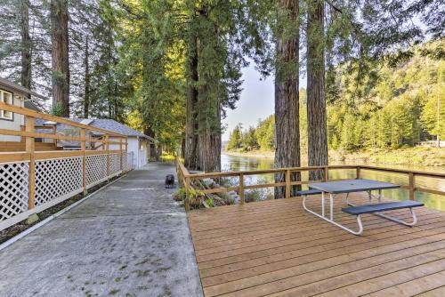 Crescent City Home With Deck - 15 Mins To Beach