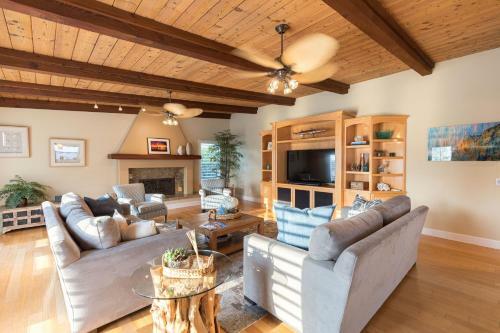 Custom Craftsman Home With Lagoon Pool & Spa Home