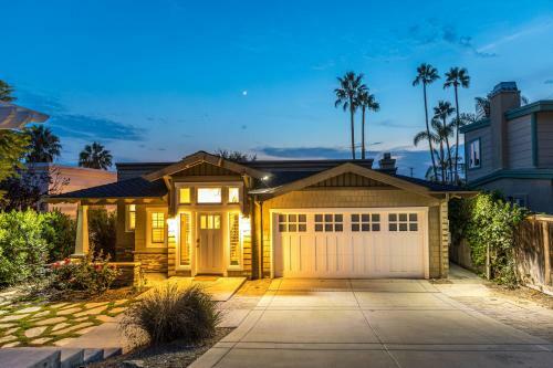 Custom Craftsman Home With Lagoon Pool & Spa Home