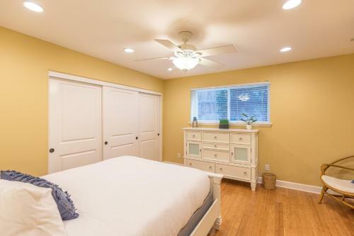 Custom Craftsman Home With Lagoon Pool & Spa Home