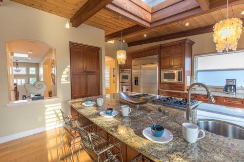 Custom Craftsman Home With Lagoon Pool & Spa Home