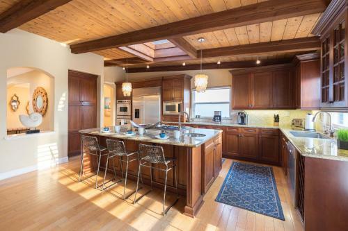 Custom Craftsman Home With Lagoon Pool & Spa Home
