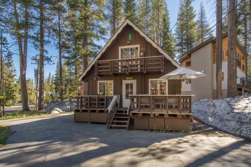 Alpenglow Lake House