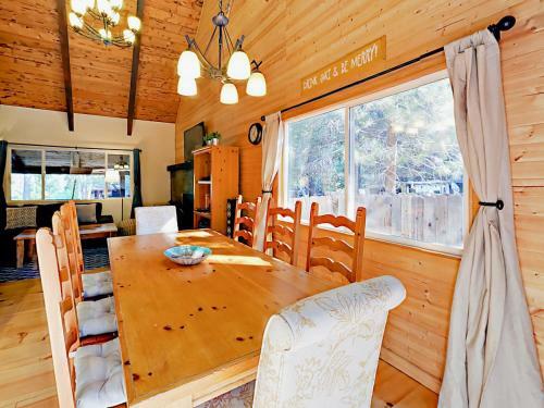 2275 Silver Tip Ave Cabin