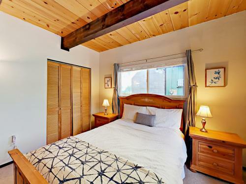 2275 Silver Tip Ave Cabin
