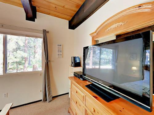 2275 Silver Tip Ave Cabin
