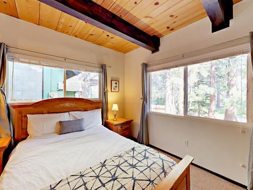 2275 Silver Tip Ave Cabin