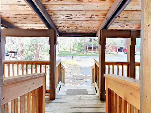 2275 Silver Tip Ave Cabin
