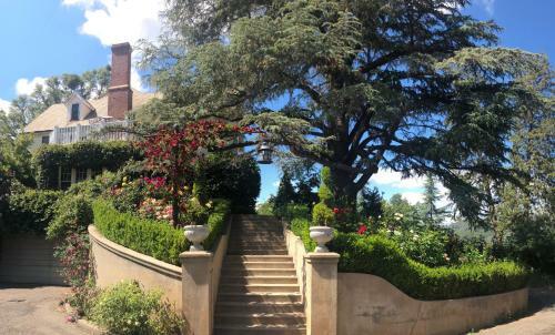 The Inn On Knowles Hill Bed & Breakfast Hotel