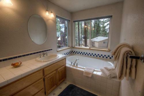 Blue Spruce By Lake Tahoe Accommodations