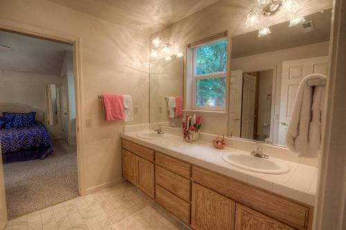 Slippery Slope Chalet By Lake Tahoe Accommodations