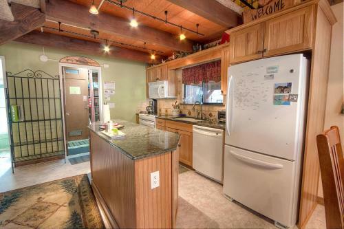 Sky Chalet By Lake Tahoe Accommodations