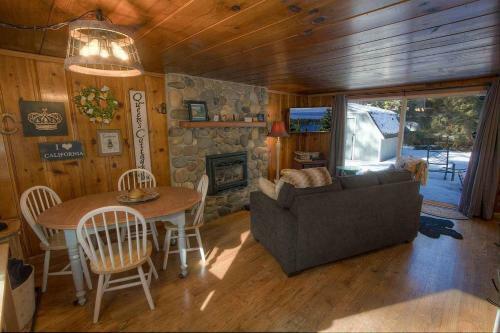 Queens Cottage By Lake Tahoe Accommodations