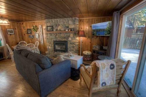 Queens Cottage By Lake Tahoe Accommodations