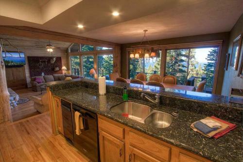 Heavenly Tree House By Lake Tahoe Accommodations