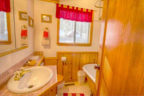 Breezy Pines Cabin By Lake Tahoe Accommodations