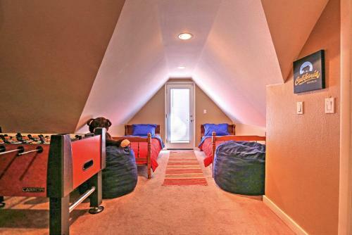 South Lake Tahoe Home With Spacious Backyard!