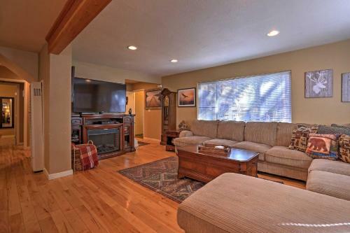 South Lake Tahoe Home With Spacious Backyard!