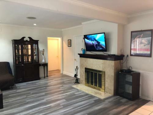 Lovely 2 Bedroom Home With A Pool