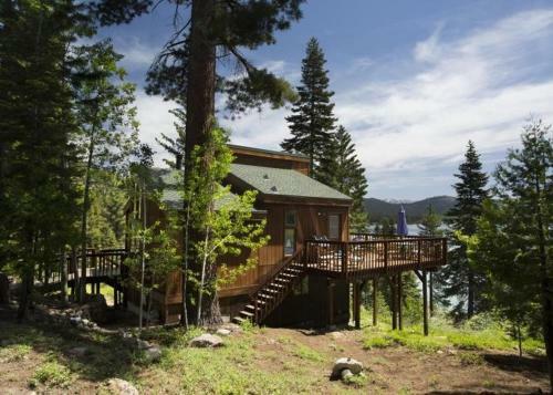 Eagles Perch Lake View Rental Cabin