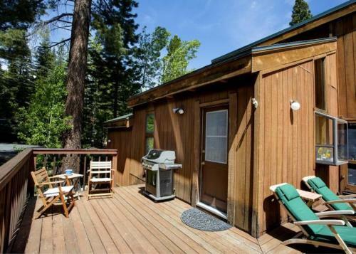 Eagles Perch Lake View Rental Cabin