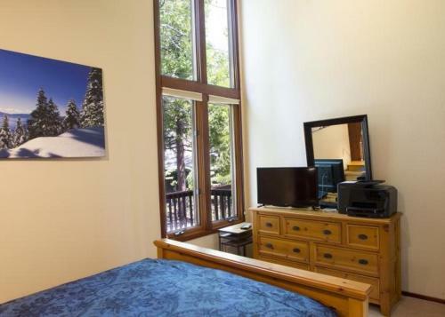 Eagles Perch Lake View Rental Cabin