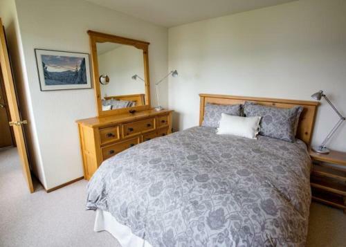 Eagles Perch Lake View Rental Cabin