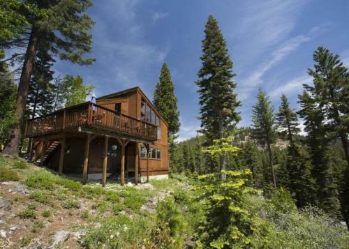 Eagles Perch Lake View Rental Cabin