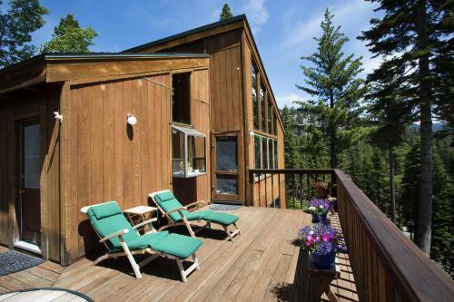 Eagles Perch Lake View Rental Cabin