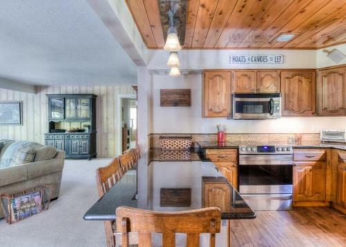 Fairway Vacation Rental Cabin