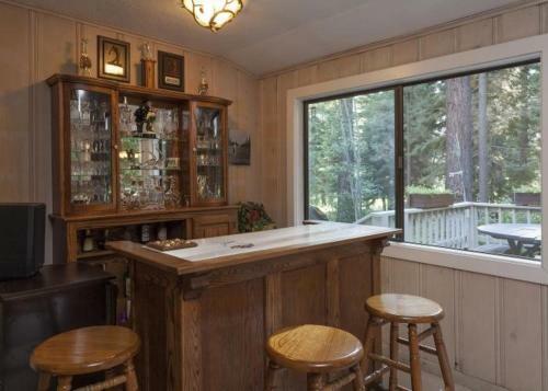 Fairway Vacation Rental Cabin