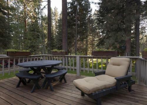Fairway Vacation Rental Cabin