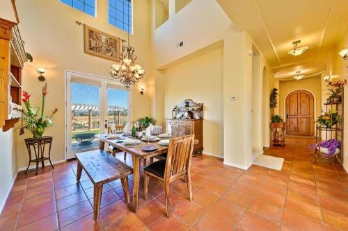 Tv-404 Endless Vineyard Views