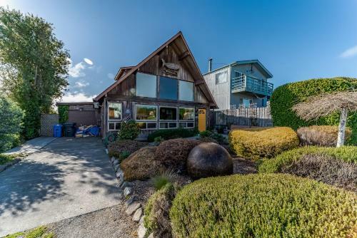 Whalesong House